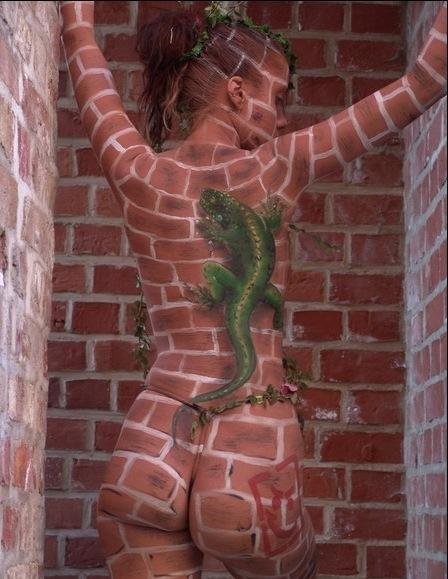 Body painting cameleon - body painting