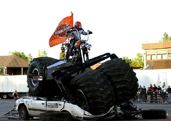 Une monster moto ! - ca n a plus rien a voir avec une moto mais bon